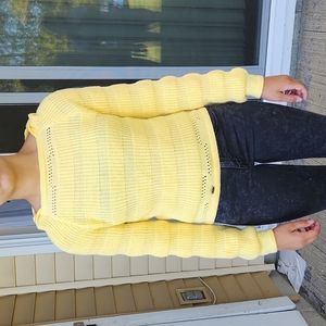 100% Colombian knit yellow sweater